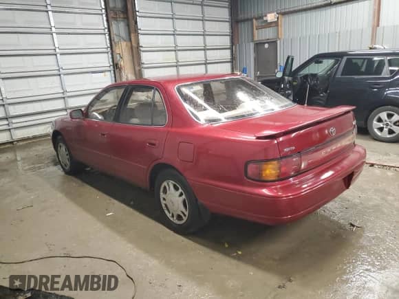 1993 Toyota Camry с VIN 4T1VK13E5PU085316, выставлен на аукционе Copart как лот 86321224 с пробегом 277 552 миль миль и Списание • Salvage title. История ставок и продаж доступна на DreamBid. Изображение 2.