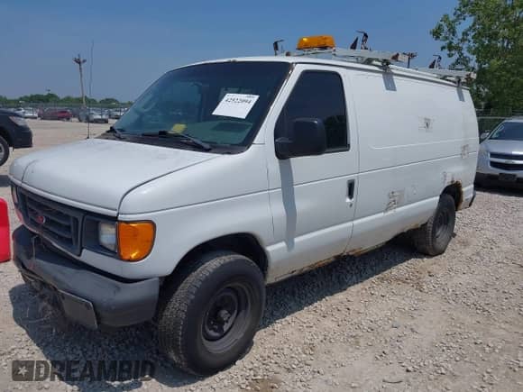 2007 Ford Econoline Cargo Commercial with VIN 1FTNE24L27DA74692, listed as a IAAI auction lot 42522094 with 173,839 mi miles and . Bid and sale history available at DreamBid. Image 2.
