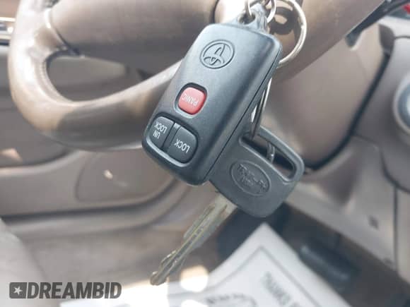 1997 Toyota Camry LE z VIN 4T1BF22K2VU922475, wystawiony jako IAAI lot #42883744 z przebiegiem 131 677 mil mil oraz . Historia ofert i sprzedaży dostępna na DreamBid. Obrazek 11.