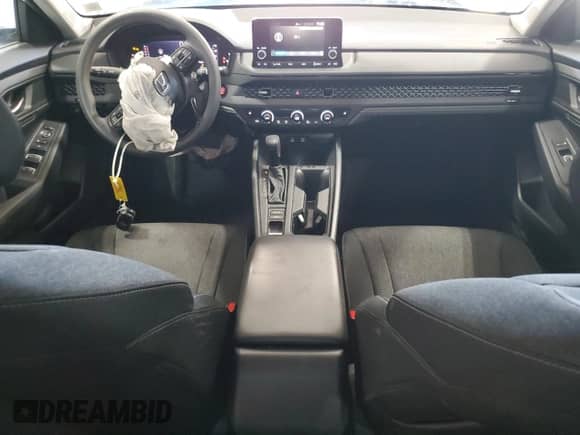 2024 Honda Accord EX z VIN 1HGCY1F34RA014232, wystawiony jako Copart lot #70879925 z przebiegiem 11 074 mil mil oraz Szkoda całkowita • Salvage title. Historia ofert i sprzedaży dostępna na DreamBid. Obrazek 8.