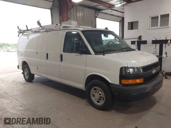 2018 Chevrolet Express Cargo z VIN 1GCWGBFGXJ1290152, wystawiony jako IAAI lot #42703450 z przebiegiem 99 066 mil mil oraz . Historia ofert i sprzedaży dostępna na DreamBid. Obrazek 1.