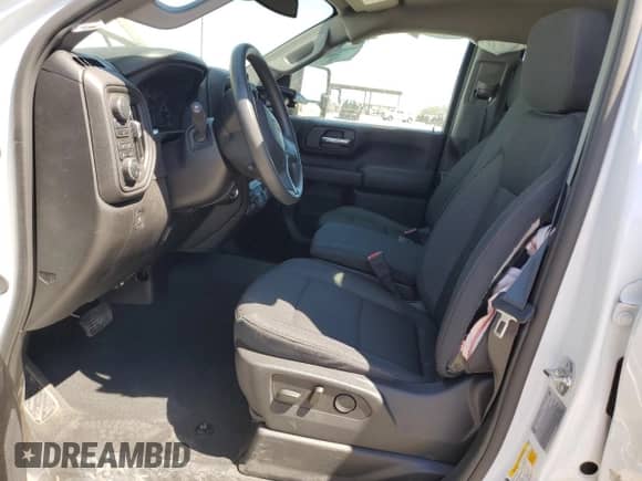 2025 Chevrolet Silverado 2500HD Custom z VIN 1GC4KME73SF116608, wystawiony jako Copart lot #49449365 z przebiegiem Nie podano mil oraz Szkoda całkowita • Salvage title. Historia ofert i sprzedaży dostępna na DreamBid. Obrazek 7.