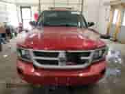 2009 Dodge Dakota Bighorn/Lonestar z VIN 1D7HW38P19S778173, wystawiony jako Copart lot #51582035 z przebiegiem 43 544 mil mil oraz Szkoda całkowita • Salvage title. Historia ofert i sprzedaży dostępna na DreamBid. Obrazek 5.