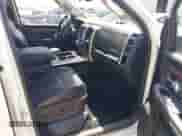 2014 Ram 1500 Laramie z VIN 1C6RR7VM1ES312946, wystawiony jako IAAI lot #42620415 z przebiegiem 163 405 mil mil oraz . Historia ofert i sprzedaży dostępna na DreamBid. Obrazek 5.