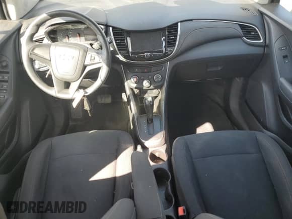 2017 Chevrolet Trax LS z VIN 3GNCJNSB4HL278041, wystawiony jako Copart lot #71124045 z przebiegiem 133 318 mil mil oraz Czysty tytuł • Clean title. Historia ofert i sprzedaży dostępna na DreamBid. Obrazek 8.