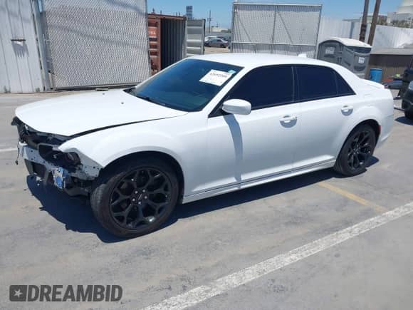 2017 Chrysler 300 S с VIN 2C3CCABG4HH664771, выставлен на аукционе IAAI как лот 42692209 с пробегом 128 994 миль миль и . История ставок и продаж доступна на DreamBid. Изображение 18.