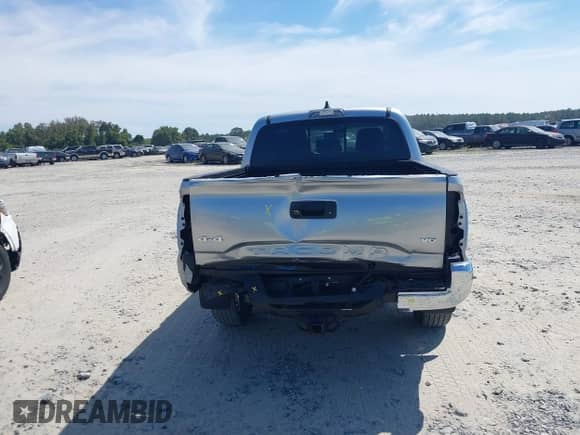 2022 Toyota Tacoma SR z VIN 3TYCZ5AN3NT091901, wystawiony jako IAAI lot #43203869 z przebiegiem 29 572 mil mil oraz . Historia ofert i sprzedaży dostępna na DreamBid. Obrazek 17.