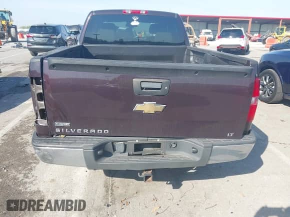 2008 Chevrolet Silverado 1500 1LT with VIN 1GCEC19028Z129340, listed as a IAAI auction lot 43340487 with 233,839 mi miles and . Bid and sale history available at DreamBid. Image 18.