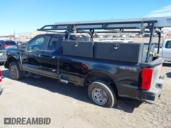 2023 Ford F-250 XL z VIN 1FT7X2BA0PEC77885, wystawiony jako IAAI lot #41467085 z przebiegiem 36 280 mil mil oraz . Historia ofert i sprzedaży dostępna na DreamBid. Obrazek 14.