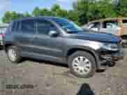 2014 Volkswagen Tiguan с VIN WVGCV3AX7EW620923, выставлен на аукционе Copart как лот 64541565 с пробегом 60 382 миль миль и Списание • Salvage title. История ставок и продаж доступна на DreamBid. Изображение 4.