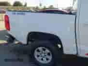2020 Chevrolet Colorado 2WD Work Truck z VIN 1GCGSBEA9L1109870, wystawiony jako IAAI lot #43011811 z przebiegiem 133 845 mil mil oraz . Historia ofert i sprzedaży dostępna na DreamBid. Obrazek 20.