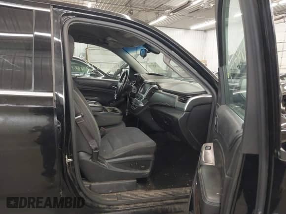 2016 Chevrolet Suburban LS z VIN 1GNSKGEC4GR269131, wystawiony jako IAAI lot #42430573 z przebiegiem 243 728 mil mil oraz . Historia ofert i sprzedaży dostępna na DreamBid. Obrazek 5.