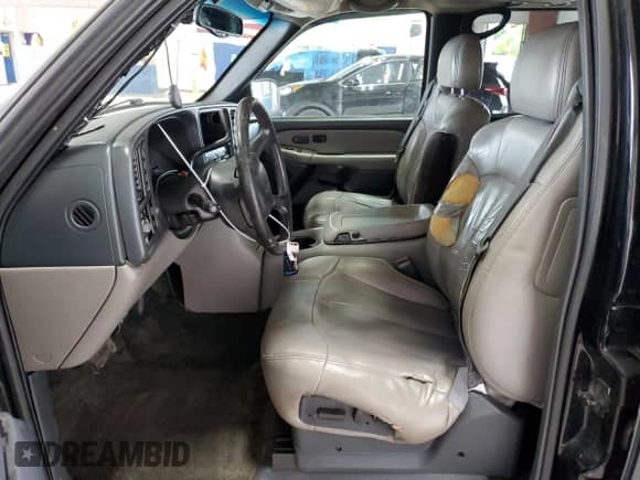 2001 Chevrolet Suburban LT z VIN 3GNFK16T21G242868, wystawiony jako Copart lot #73703894 z przebiegiem 359 694 mil mil oraz Szkoda całkowita • Salvage title. Historia ofert i sprzedaży dostępna na DreamBid. Obrazek 7.