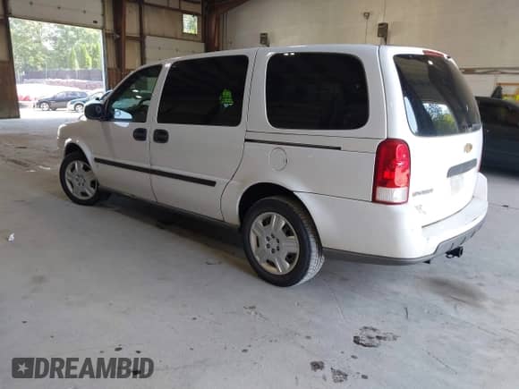 2008 Chevrolet Uplander Cargo with VIN 1GBDV13138D166132, listed as a IAAI auction lot 42825071 with 173,531 mi miles and . Bid and sale history available at DreamBid. Image 3.
