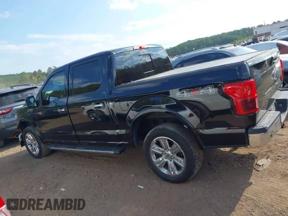 2018 Ford F-150 XL z VIN 1FTEW1EG1JFE55731, wystawiony jako IAAI lot #43173595 z przebiegiem 221 401 mil mil oraz . Historia ofert i sprzedaży dostępna na DreamBid. Obrazek 14.