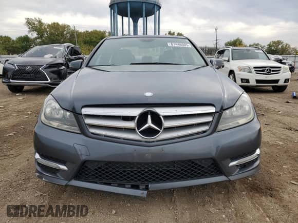 2013 Mercedes-Benz C 300 Luxury z VIN WDDGF8AB8DA791881, wystawiony jako Copart lot #87446505 z przebiegiem 304 962 mil mil oraz Czysty tytuł • Clean title. Historia ofert i sprzedaży dostępna na DreamBid. Obrazek 5.