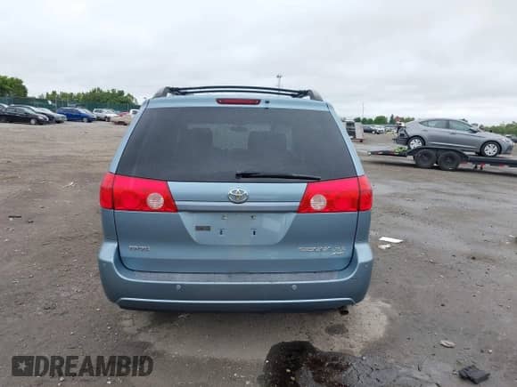 2008 Toyota Sienna XLE z VIN 5TDBK22C28S017235, wystawiony jako IAAI lot #43024196 z przebiegiem 218 331 mil mil oraz . Historia ofert i sprzedaży dostępna na DreamBid. Obrazek 16.