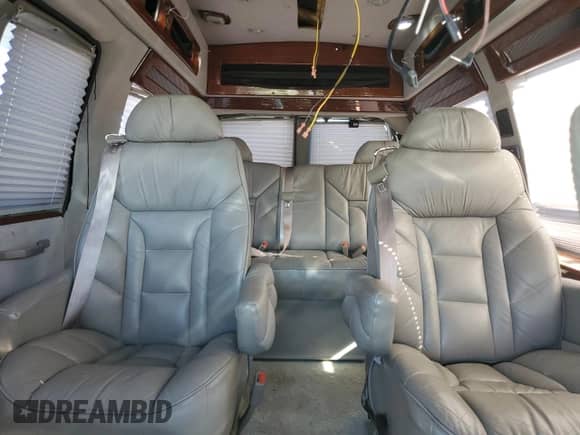 2000 Chevrolet Express Cargo YF7 z VIN 1GBFG15R2Y1196746, wystawiony jako Copart lot #81061924 z przebiegiem 88 335 mil mil oraz Szkoda całkowita • Salvage title. Historia ofert i sprzedaży dostępna na DreamBid. Obrazek 10.