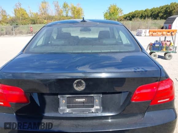 2011 BMW 3 Series 328i xDrive с VIN WBAKF5C50BE656391, выставлен на аукционе IAAI как лот 43355526 с пробегом 156 686 миль миль и . История ставок и продаж доступна на DreamBid. Изображение 16.