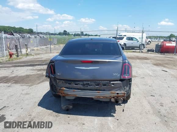 2014 Chrysler 300 S с VIN 2C3CCAGG6EH383723, выставлен на аукционе IAAI как лот 42703882 с пробегом 141 309 миль миль и . История ставок и продаж доступна на DreamBid. Изображение 16.
