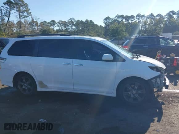 2015 Toyota Sienna SE Premium z VIN 5TDXK3DC9FS618440, wystawiony jako IAAI lot #43312485 z przebiegiem 239 491 mil mil oraz . Historia ofert i sprzedaży dostępna na DreamBid. Obrazek 13.