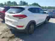 2017 Hyundai Tucson SE z VIN KM8J3CA40HU346841, wystawiony jako IAAI lot #42587422 z przebiegiem 188 530 mil mil oraz . Historia ofert i sprzedaży dostępna na DreamBid. Obrazek 4.