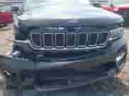 2023 Jeep Grand Cherokee Limited z VIN 1C4RJHBG1PC537577, wystawiony jako IAAI lot #42257073 z przebiegiem 57 605 mil mil oraz . Historia ofert i sprzedaży dostępna na DreamBid. Obrazek 6.
