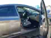 2015 Hyundai Elantra SE z VIN 5NPDH4AE2FH606617, wystawiony jako IAAI lot #43347992 z przebiegiem 110 281 mil mil oraz . Historia ofert i sprzedaży dostępna na DreamBid. Obrazek 5.