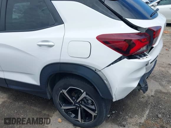 2023 Chevrolet TrailBlazer RS z VIN KL79MTSL6PB101110, wystawiony jako IAAI lot #42782230 z przebiegiem 37 865 mil mil oraz . Historia ofert i sprzedaży dostępna na DreamBid. Obrazek 17.