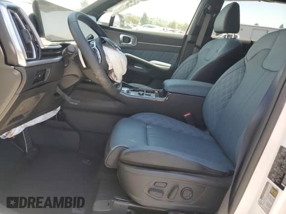 2025 Kia Sorento SX Prestige z VIN KNDRKDJG3S5336171, wystawiony jako Copart lot #58214005 z przebiegiem Nie podano mil oraz Czysty tytuł • Clean title. Historia ofert i sprzedaży dostępna na DreamBid. Obrazek 7.