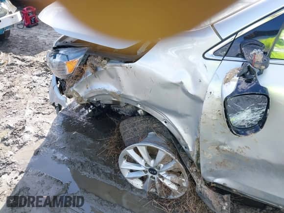 2020 Kia Sorento LX with VIN 5XYPG4A52LG645842, listed as a IAAI auction lot 41999338 with 128,844 mi miles and . Bid and sale history available at DreamBid. Image 6.