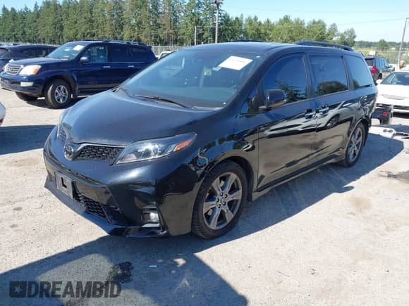 2020 Toyota Sienna SE z VIN 5TDXZ3DC9LS043621, wystawiony jako IAAI lot #42670891 z przebiegiem 56 734 mil mil oraz . Historia ofert i sprzedaży dostępna na DreamBid. Obrazek 2.