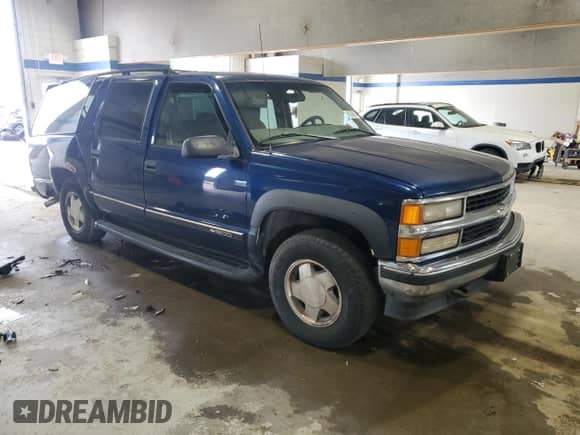 1999 Chevrolet Suburban с VIN 3GNFK16R0XG108244, выставлен на аукционе Copart как лот 65338915 с пробегом 285 337 миль миль и Списание • Salvage title. История ставок и продаж доступна на DreamBid. Изображение 4.