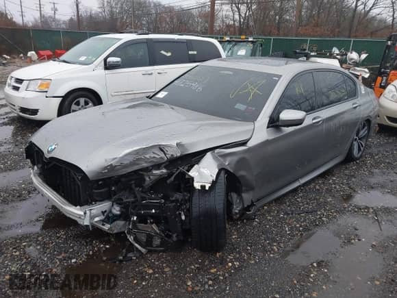 2021 BMW 7 Series 750i xDrive z VIN WBA7U2C09MCF54281, wystawiony jako IAAI lot #41725986 z przebiegiem Nie podano mil oraz . Historia ofert i sprzedaży dostępna na DreamBid. Obrazek 16.