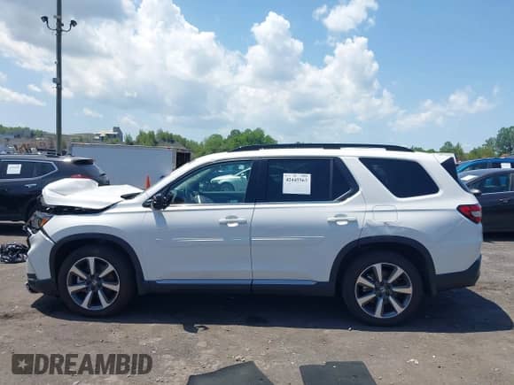 2023 Honda Pilot Elite with VIN 5FNYG1H85PB025485, listed as a IAAI auction lot 42445563 with 10,445 mi miles and . Bid and sale history available at DreamBid. Image 14.