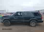 2002 Chevrolet Blazer LS z VIN 1GNDT13W22K228255, wystawiony jako IAAI lot #42923627 z przebiegiem 166 545 mil mil oraz . Historia ofert i sprzedaży dostępna na DreamBid. Obrazek 13.