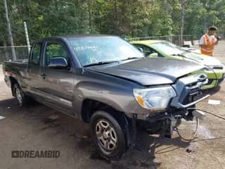 2015 Toyota Tacoma with VIN 5TFTX4CN8FX059806, listed as a IAAI auction lot 43276685 with 111,271 mi miles and . Bid and sale history available at DreamBid. Image 1.