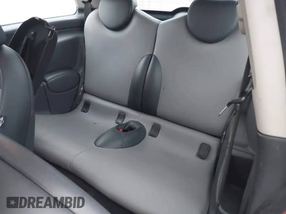 2006 MINI Hardtop S с VIN WMWRE33506TN26893, выставлен на аукционе IAAI как лот 43549996 с пробегом 122 673 миль миль и . История ставок и продаж доступна на DreamBid. Изображение 8.