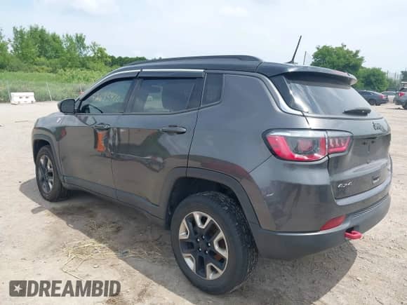 2018 Jeep Compass Trailhawk z VIN 3C4NJDDBXJT198919, wystawiony jako IAAI lot #42685470 z przebiegiem 139 764 mil mil oraz . Historia ofert i sprzedaży dostępna na DreamBid. Obrazek 3.