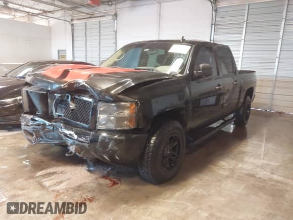 2011 Chevrolet Silverado 1500 LS z VIN 3GCPKREA6BG379230, wystawiony jako IAAI lot #41383308 z przebiegiem 322 050 mil mil oraz . Historia ofert i sprzedaży dostępna na DreamBid. Obrazek 18.
