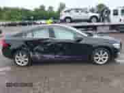 2016 Volvo S60 T5 Drive-E Premier z VIN YV126MFK7G2407961, wystawiony jako IAAI lot #42640958 z przebiegiem 96 884 mil mil oraz . Historia ofert i sprzedaży dostępna na DreamBid. Obrazek 13.