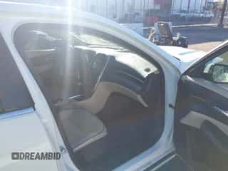 2014 Chevrolet Malibu LT z VIN 1G11E5SL0EF290103, wystawiony jako IAAI lot #43468737 z przebiegiem 100 471 mil mil oraz . Historia ofert i sprzedaży dostępna na DreamBid. Obrazek 5.