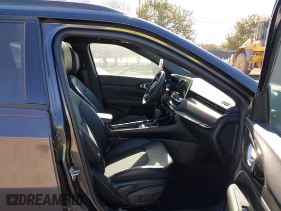 2024 Jeep Compass Trailhawk с VIN 3C4NJDDN4RT135384, выставлен на аукционе IAAI как лот 41251948 с пробегом 6 981 миль миль и . История ставок и продаж доступна на DreamBid. Изображение 5.