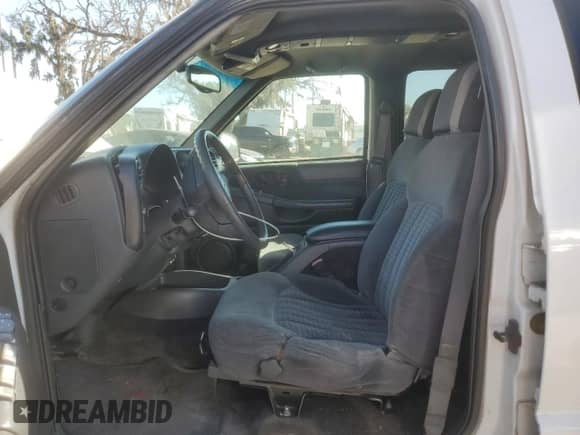 1998 Chevrolet Blazer LT z VIN 1GNDT13W0W2139791, wystawiony jako Copart lot #82224464 z przebiegiem 171 508 mil mil oraz Nie do naprawy • Non repairable. Historia ofert i sprzedaży dostępna na DreamBid. Obrazek 7.