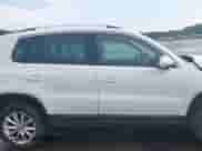 2017 Volkswagen Tiguan Wolfsburg Edition с VIN WVGSV7AX3HK015991, выставлен на аукционе IAAI как лот 42618900 с пробегом 74 173 миль миль и . История ставок и продаж доступна на DreamBid. Изображение 14.