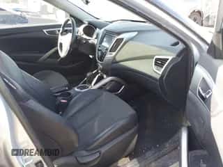 2013 Hyundai Veloster w/Black Int z VIN KMHTC6AD1DU096921, wystawiony jako IAAI lot #43332519 z przebiegiem 30 553 mil mil oraz . Historia ofert i sprzedaży dostępna na DreamBid. Obrazek 5.