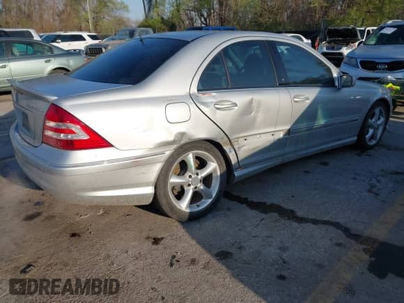 2005 Mercedes-Benz C 230 Kompressor with VIN WDBRF40J35F659991, listed as a IAAI auction lot 41952864 with Not provided miles and . Bid and sale history available at DreamBid. Image 4.