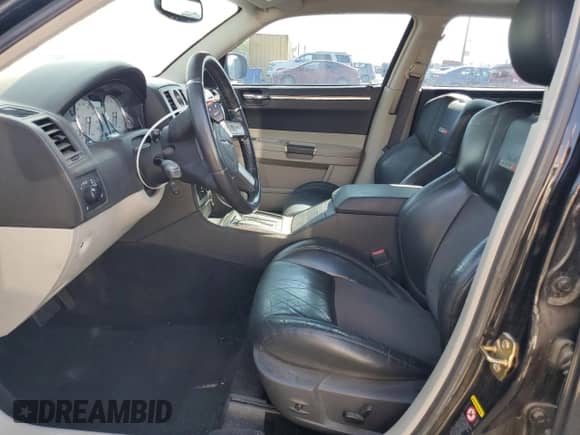 2006 Chrysler 300 C SRT-8 с VIN 2C3LA73W56H102728, выставлен на аукционе Copart как лот 63040605 с пробегом 145 411 миль миль и Чистый • Clean title. История ставок и продаж доступна на DreamBid. Изображение 7.