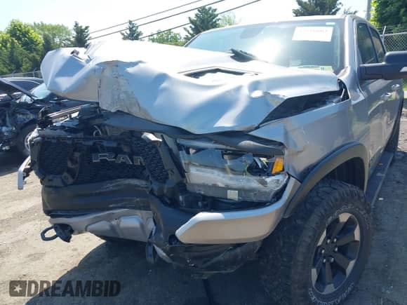 2019 Ram 1500 Rebel z VIN 1C6SRFLT8KN797618, wystawiony jako IAAI lot #42556663 z przebiegiem 92 606 mil mil oraz . Historia ofert i sprzedaży dostępna na DreamBid. Obrazek 6.