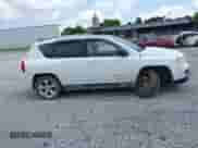 2012 Jeep Compass Sport z VIN 1C4NJDBBXCD608033, wystawiony jako IAAI lot #43069199 z przebiegiem 177 249 mil mil oraz . Historia ofert i sprzedaży dostępna na DreamBid. Obrazek 14.